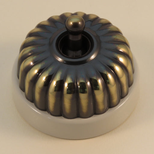 Classic 20 Series 10a Toggle Switch With Fluted Cover And Porcelain Base