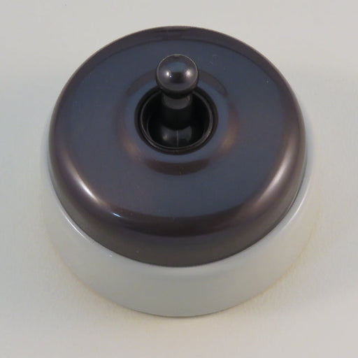 Classic 30 Series 10a Toggle Switch With Smooth Shallow Cover And Porcelain Base