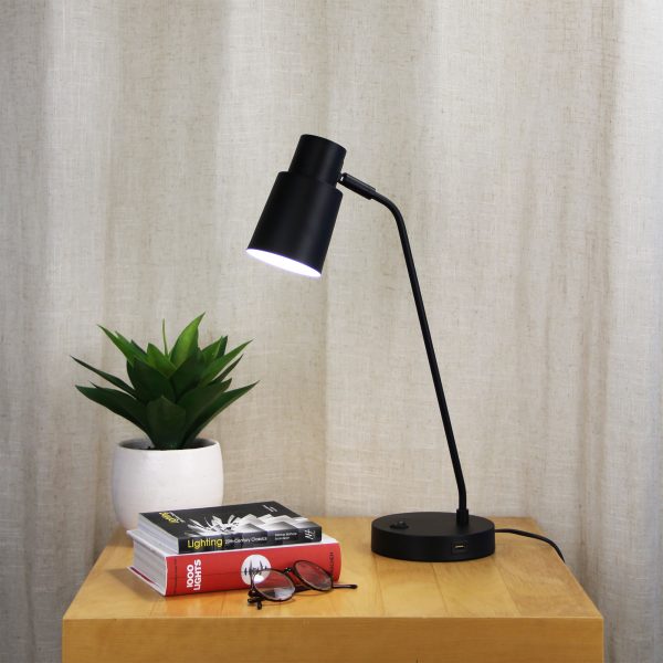 Rik | Desk Lamp With USB
